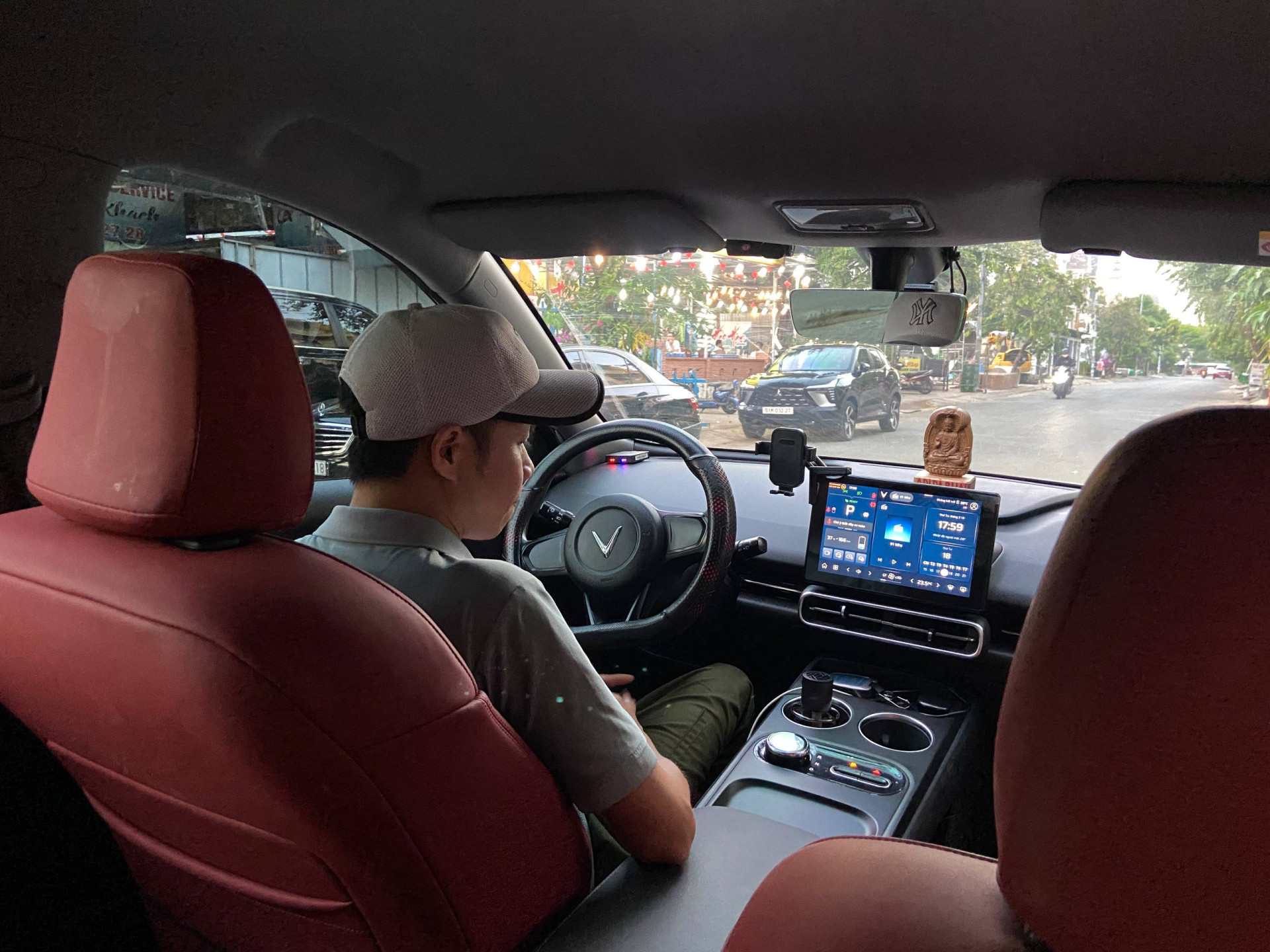 Bị Grab khóa tài khoản sau vụ nhạc sĩ Minh Khang, anh Hùng chuyển sang chạy Xanh SM