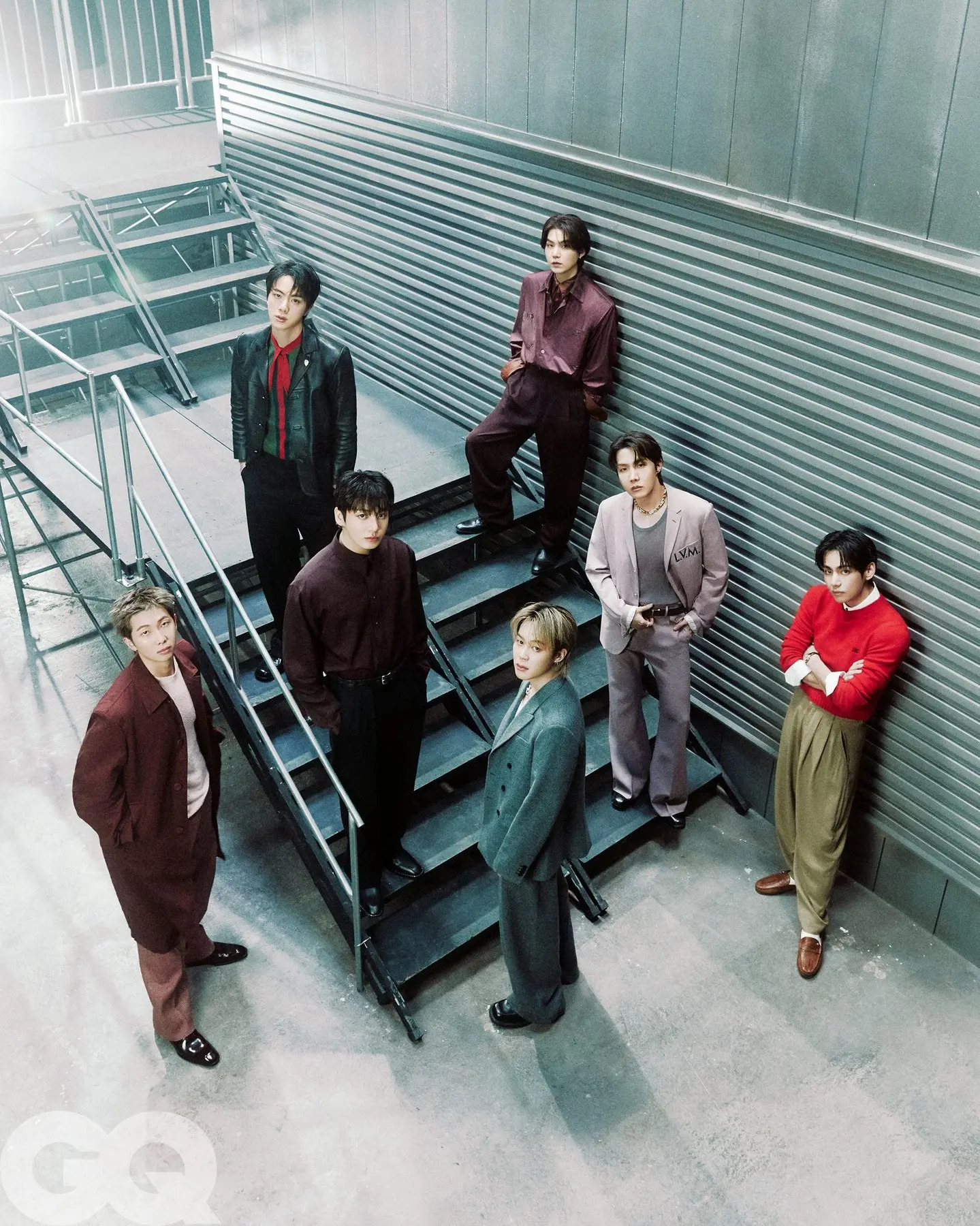 BTS, vốn chưa bao giờ ngại ngần việc đứng dưới ánh hào quang mà họ đã nỗ lực để đạt được, dường như đã tiếp quản thành phố quê hương Seoul của mình để ăn mừng dịp này (Ảnh: GQ)