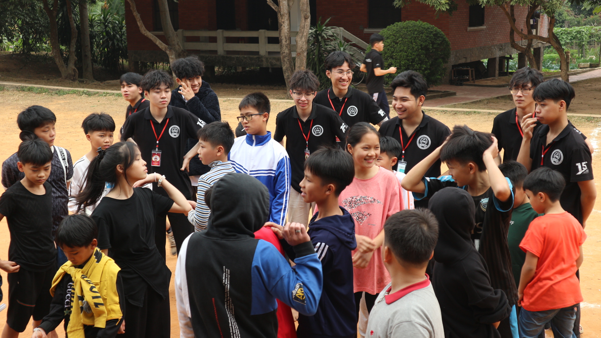 Bị chụp lén rồi lan truyền với câu chuyện