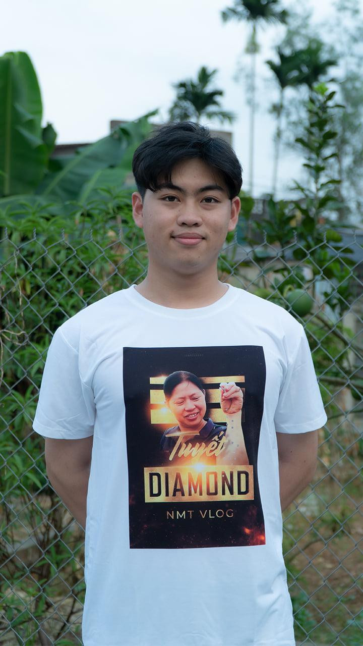 Minh Trường từng chia sẻ gia đình có hoàn cảnh khó khăn, bố mẹ phải làm nhiều nghề, đi vay mượn,...