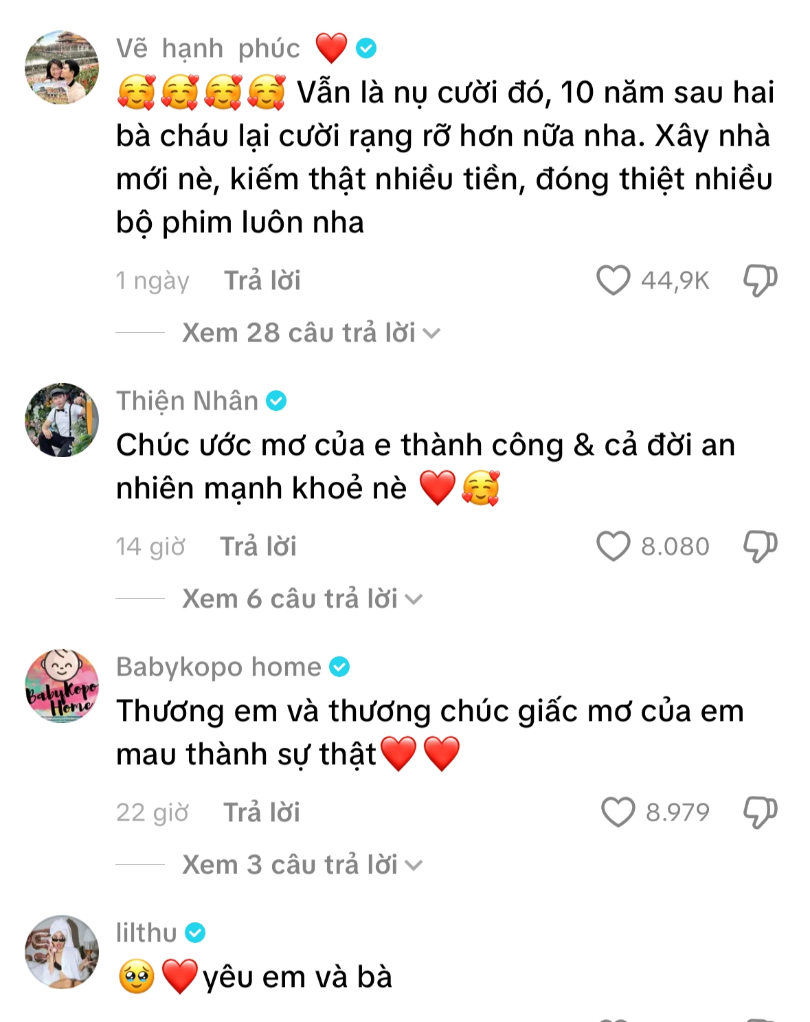 Nhiều người nổi tiếng để lại bình luận động viên hai bà cháu. Ảnh chụp màn hình.