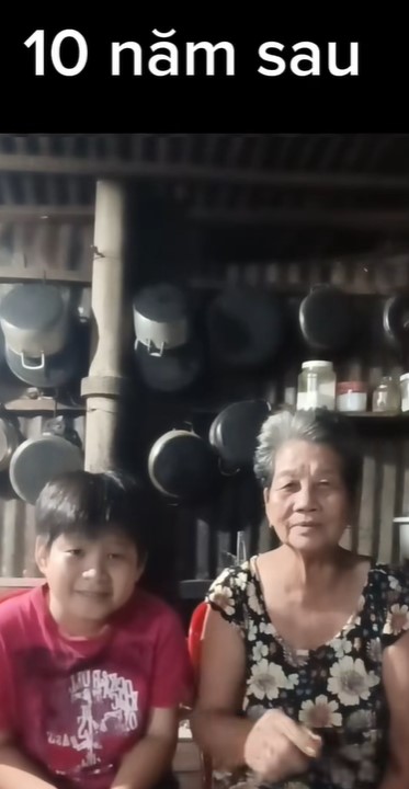 Nam sinh lớp 11 cùng bà nội quay clip “gửi mình 10 năm sau”: Khó kìm được nước mắt khi xem đến cuối, nhiều sao Việt để lại bình luận