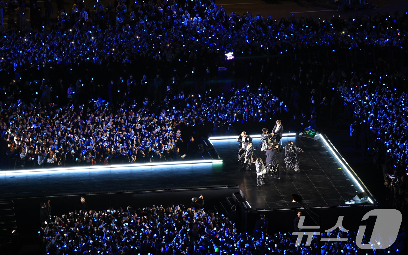 Netizen nói gì về concert miễn phí 42.000 người của BTS: “Choáng ngợp và hạnh phúc” là chưa đủ!