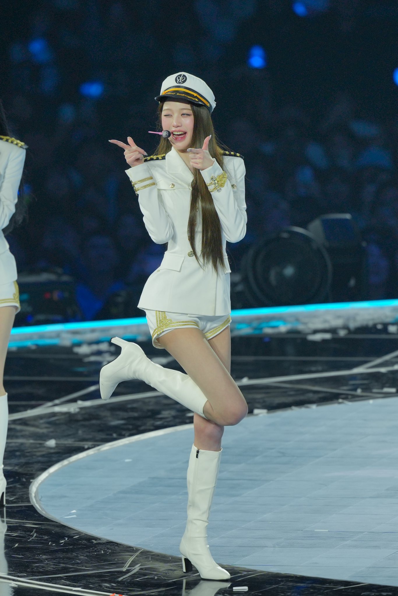 Cả nhóm mỹ nhân bị đối xử bất công để làm nền cho công chúa Kpop: Nổi bật đâu không thấy, lộ cả tá khuyết điểm