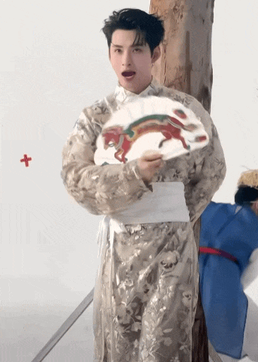 Tranh cãi về Hùng Huỳnh càng bị đẩy cao khi Dược sĩ Tiến cover bài hát mới