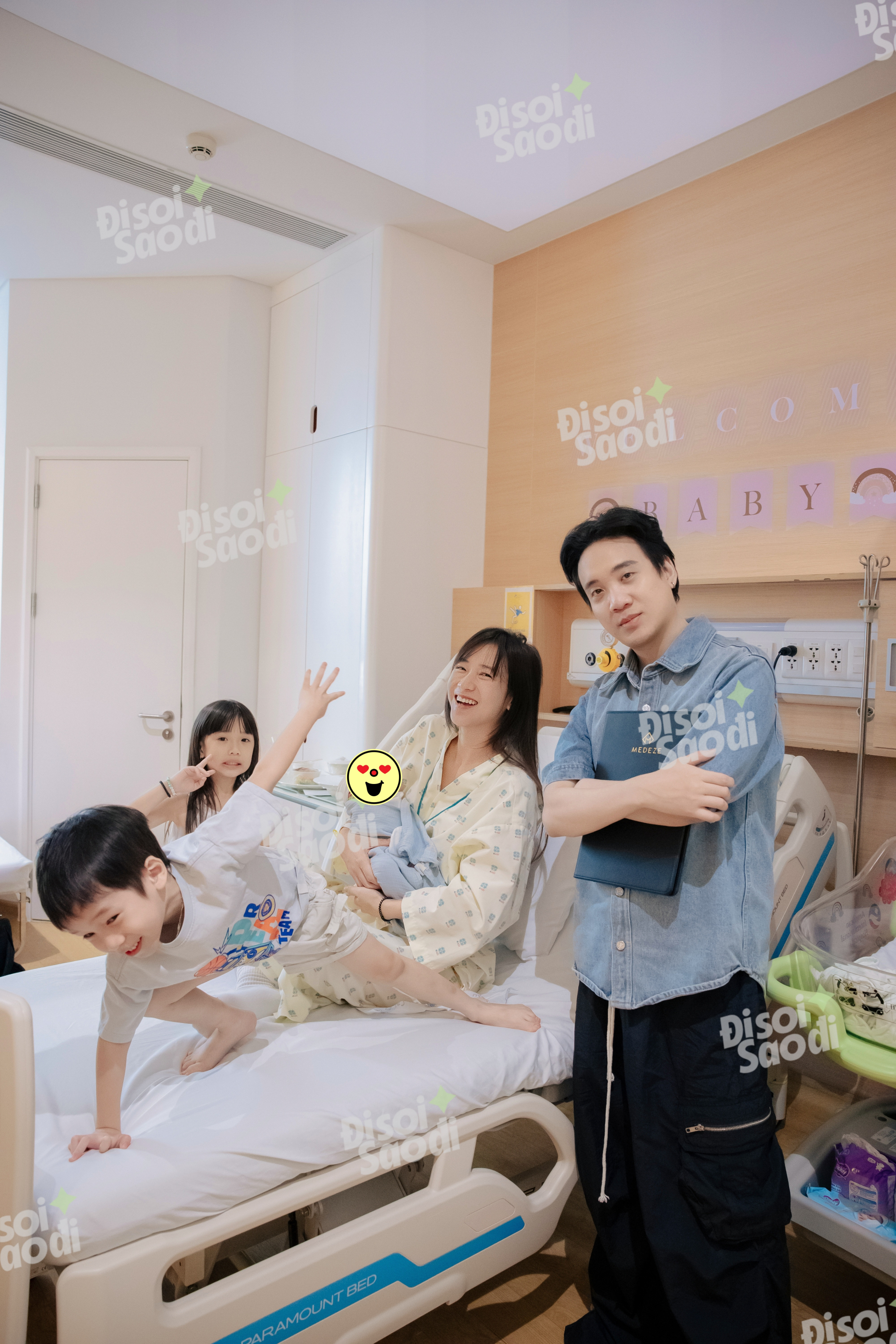 Khoảnh khắc hạnh phúc của gia đình nhỏ khi chào đón thêm thành viên nhí