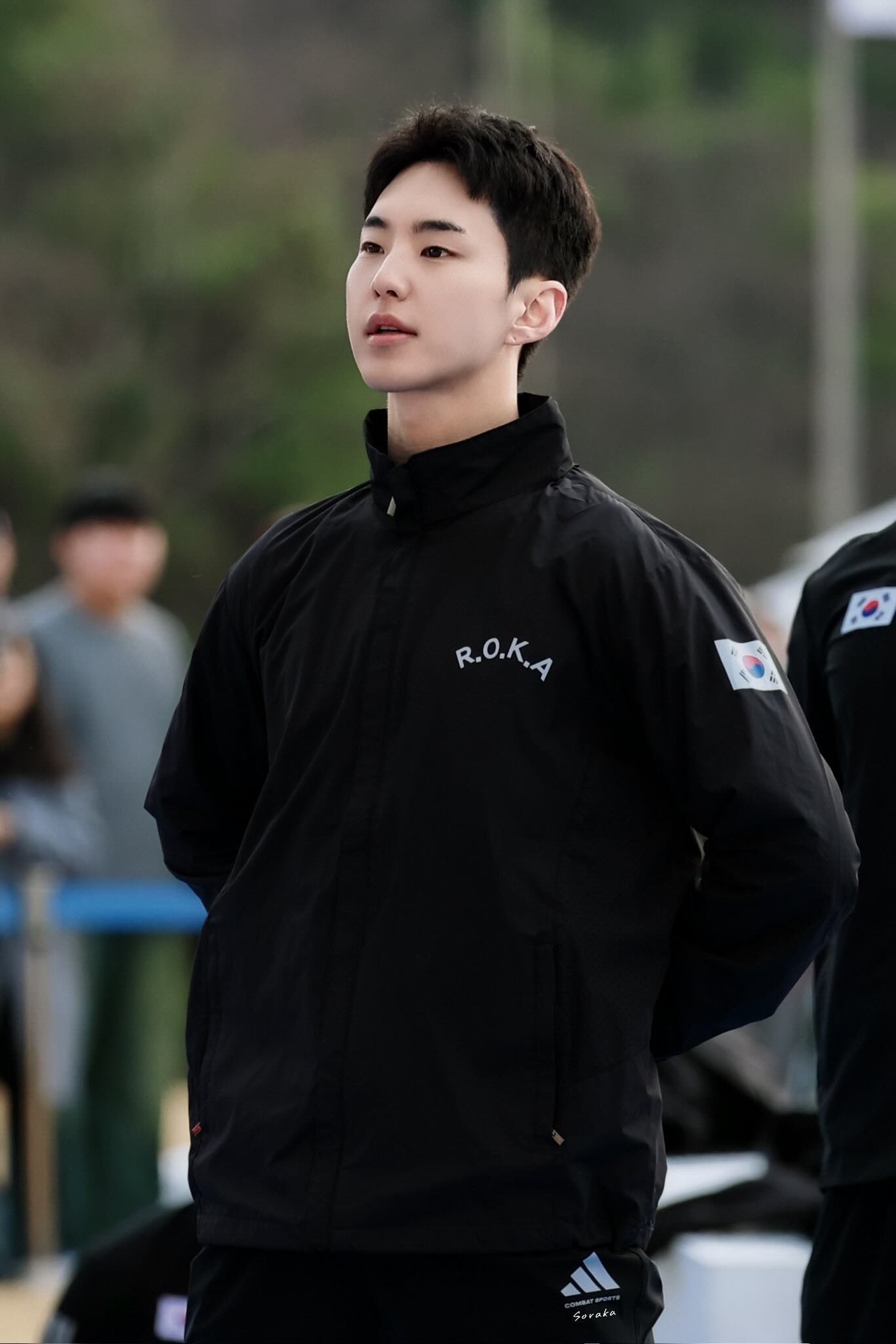 Hoshi nhập ngũ nhưng vẫn liên tục viral MXH vì tham gia nhiều chương trình biểu diễn trong quân đội (ảnh: X)