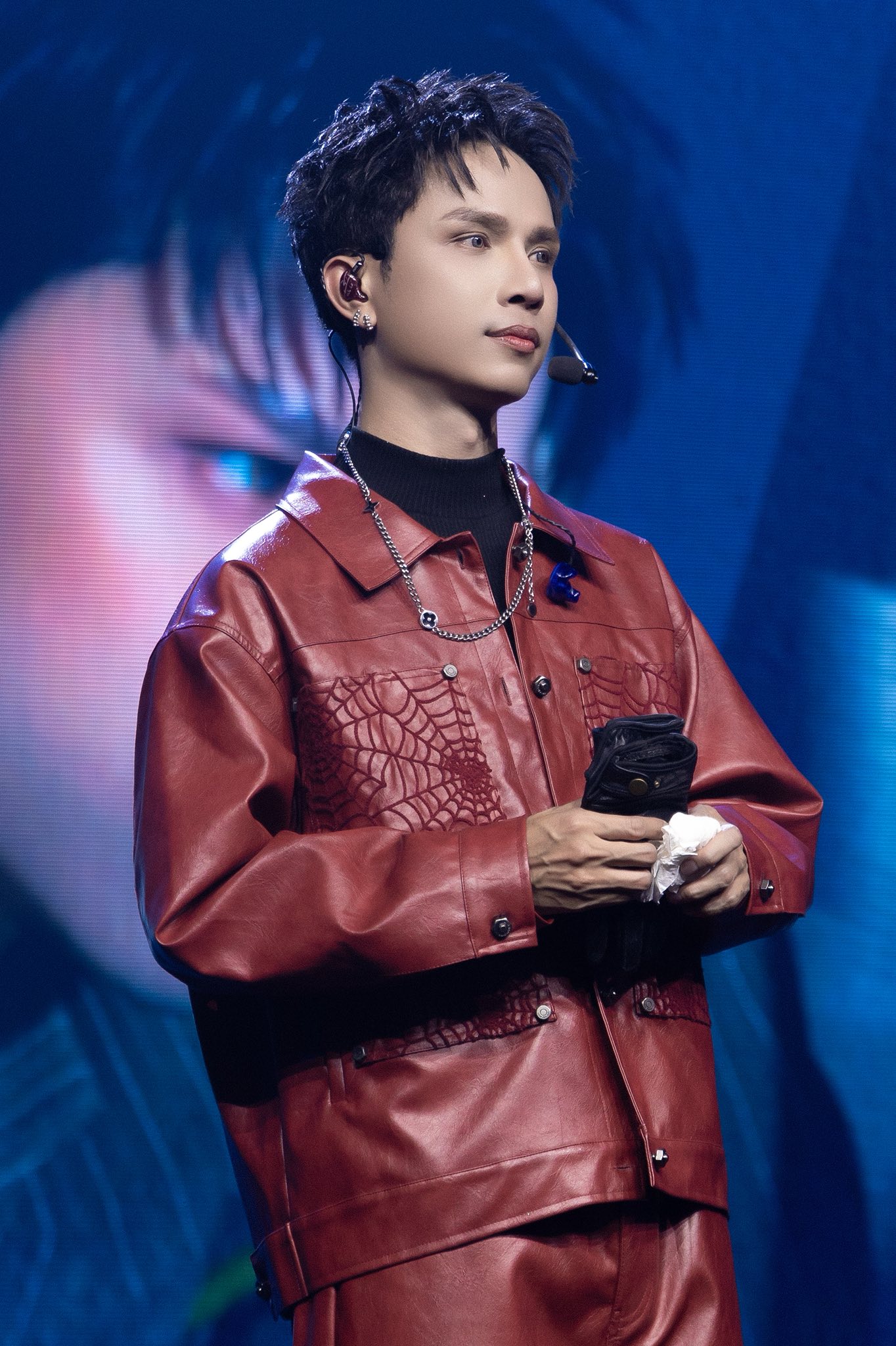 Nghệ sĩ Neko Lê trong fanmeeting ngày 7/3 (ảnh: FBNV)