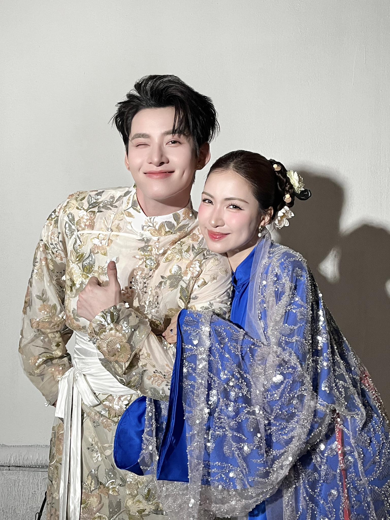 Khi đặt cạnh Hoà Minzy - người có kỹ thuật và cách xử lý tinh tế sự chênh lệch giữa hai giọng hát càng trở nên rõ rệt, góp phần đẩy tranh luận lên cao (ảnh: FBNV)