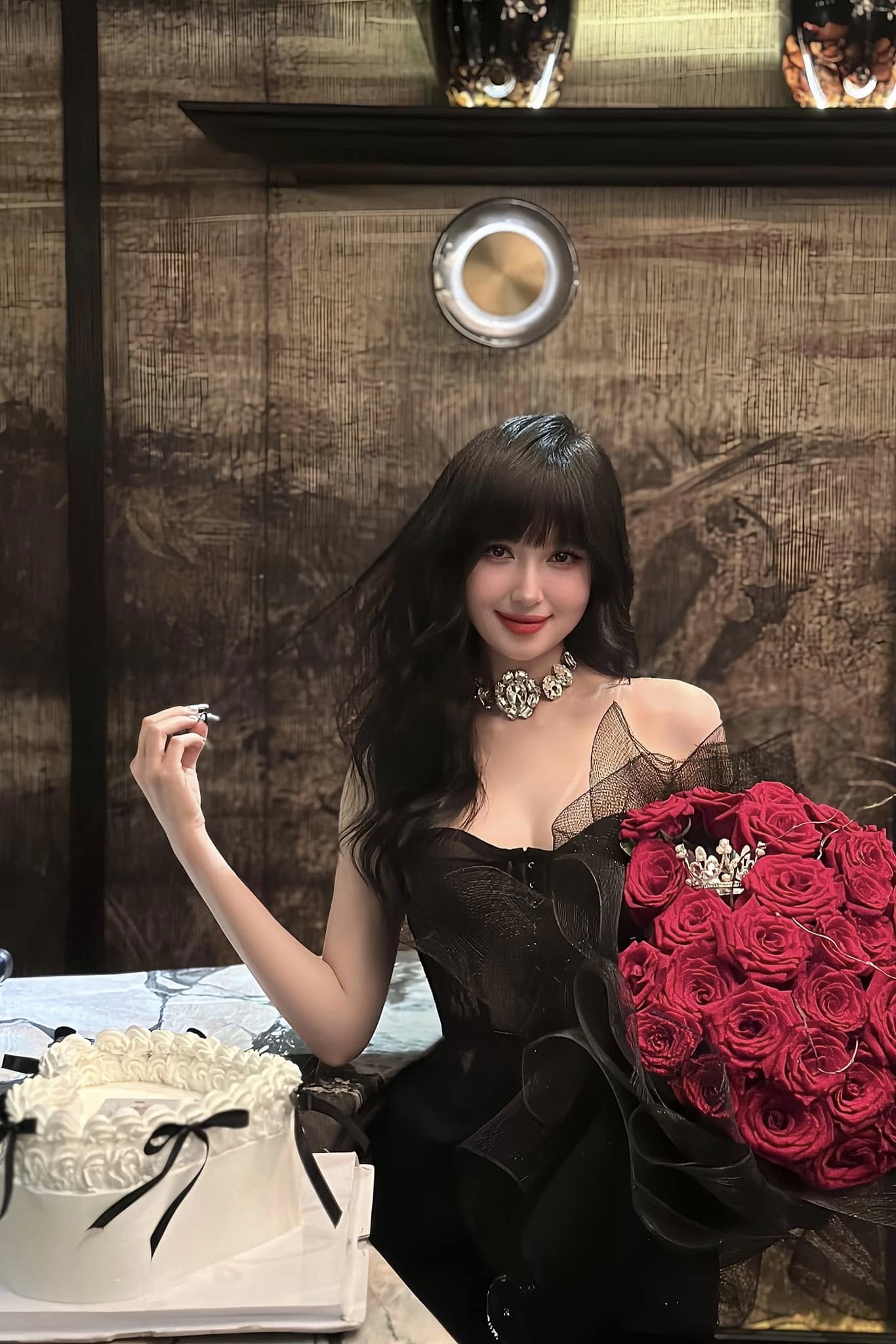 Cô cũng kín tiếng hơn trong chuyện đời tư, không chia sẻ gì nhiều trên MXH