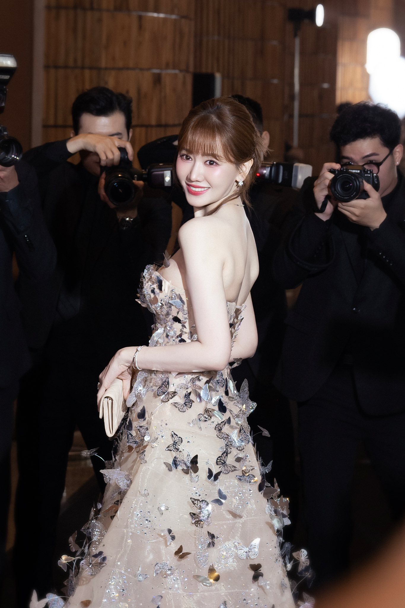 Nữ ca sĩ được đại gia nghìn tỷ Việt si mê: Có hit quốc dân rồi lặn mất tăm, 41 tuổi trẻ đẹp như gái đôi mươi 