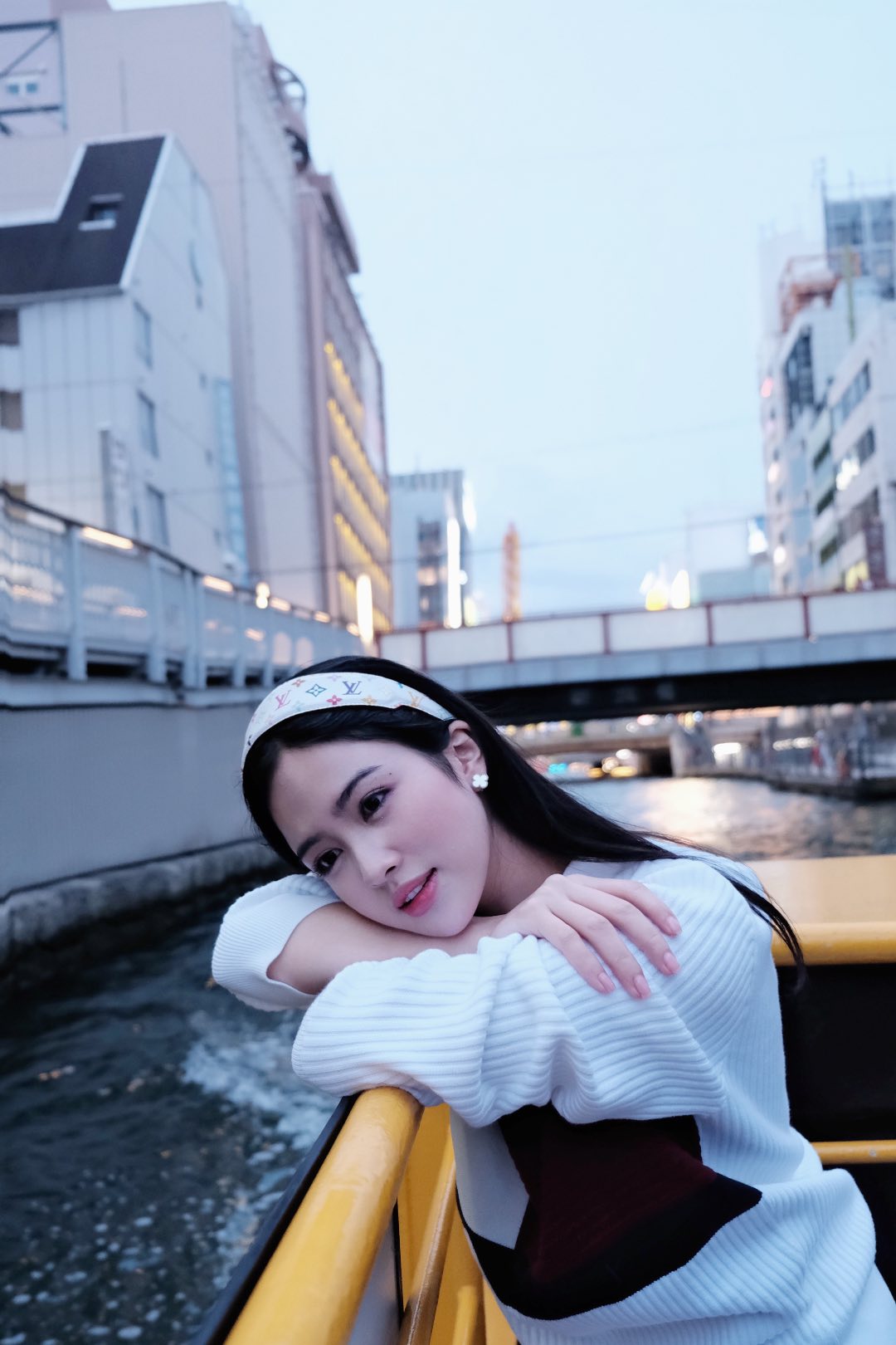 Danh tính 2 cô gái khiến cameraman VTV “ghi bàn”, được tìm kiếm nhiều nhất hiện tại