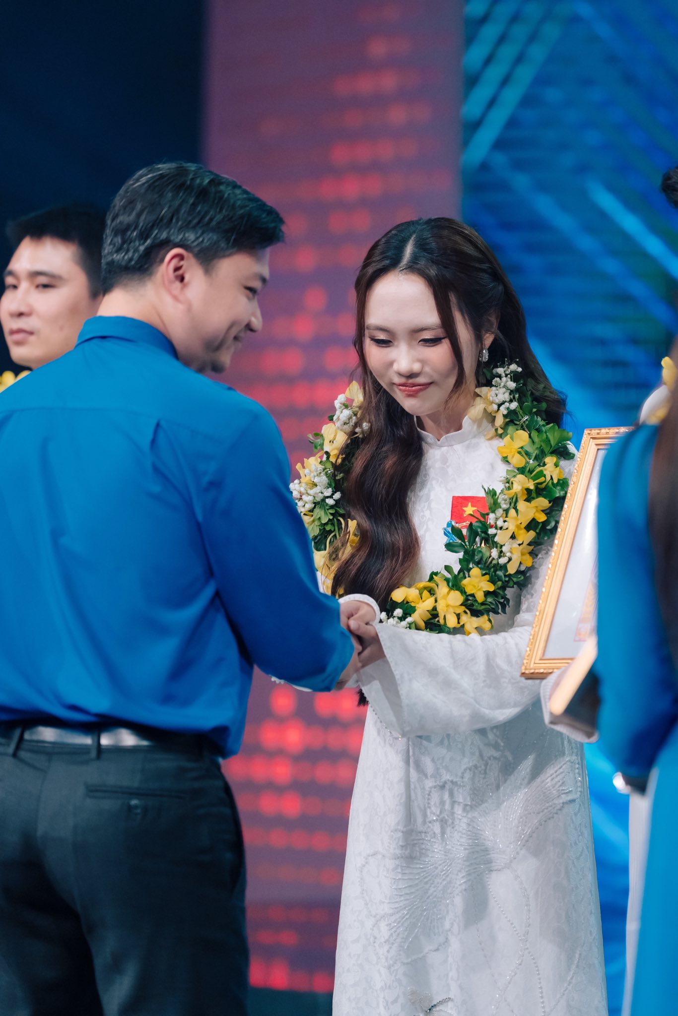 Mỹ nhân Việt 2 năm liên tiếp được Trung ương Đoàn vinh danh: Quán quân thành công nhất Vbiz, tuổi 20 đã là CEO