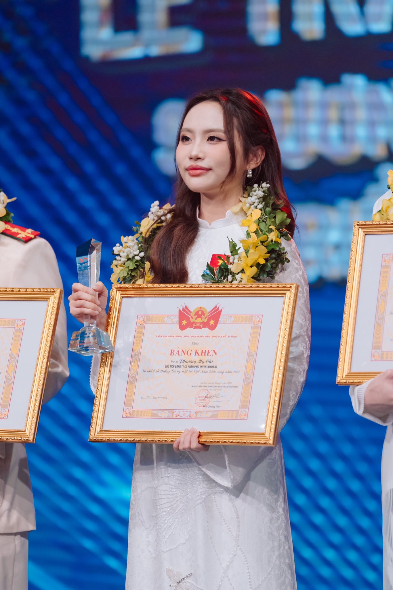 Phương Mỹ Chi tiếp tục ghi dấu ấn đặc biệt trong hành trình hoạt động nghệ thuật khi vừa được Trung ương Đoàn vinh danh “Gương mặt trẻ Việt Nam triển vọng”