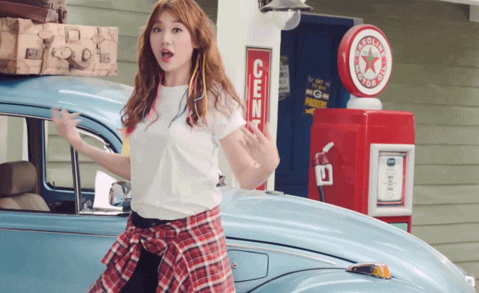 Hari Won trẻ trung trong MV Hương Đêm Bay Xa ra mắt 2014