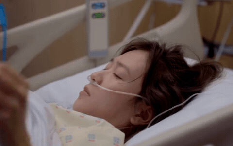 Trâm Anh lộ rõ vẻ mặt đau đớn nhưng nhan sắc vẫn rất xinh khi sinh con thứ 3 