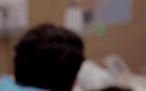 JustaTee luôn ngồi sát cạnh đồng hành và động viên tinh thần vợ 