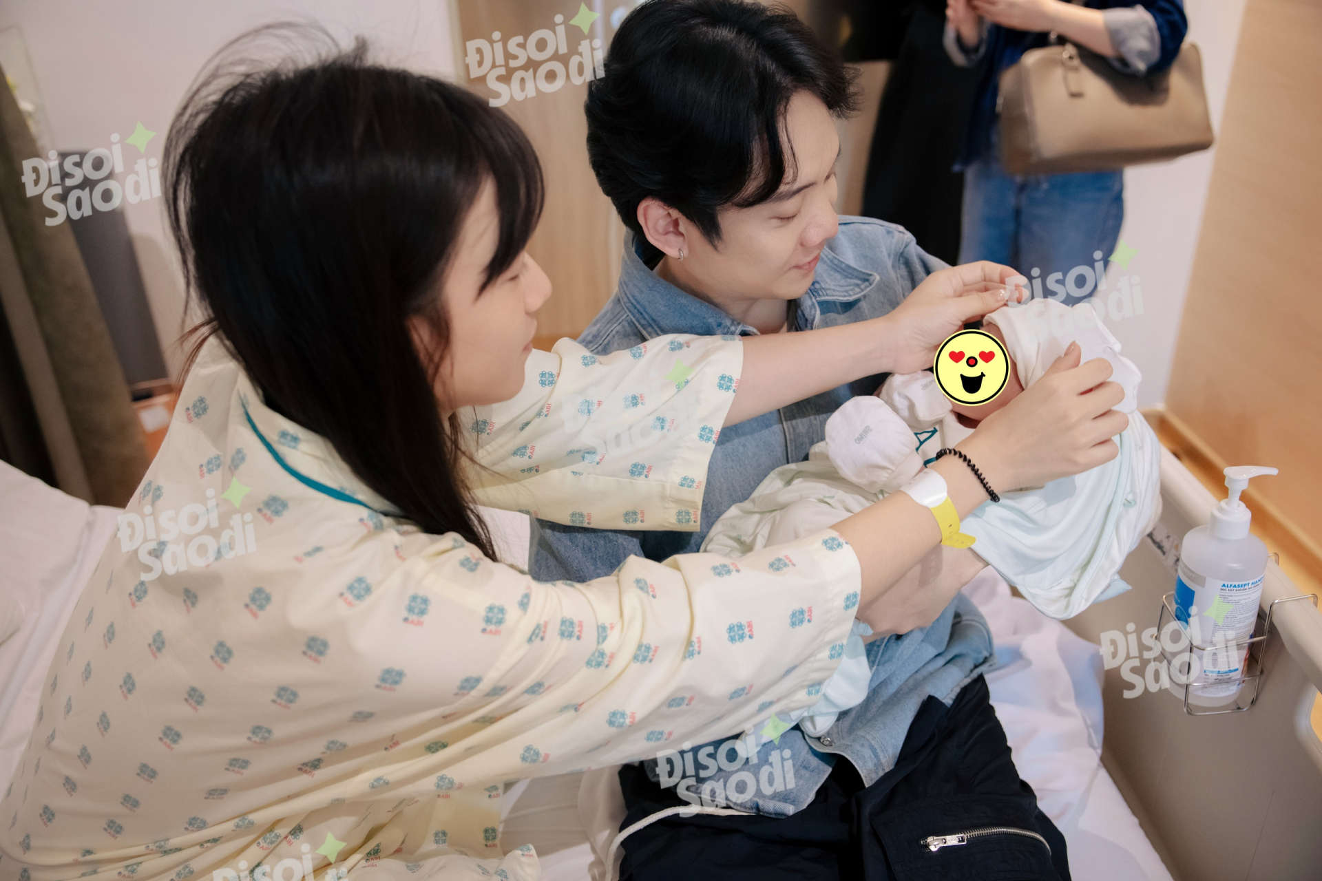 Bỏ mặc mọi tin đồn, gia đình nhỏ vẫn hạnh phúc và lầy lội bên nhau! 