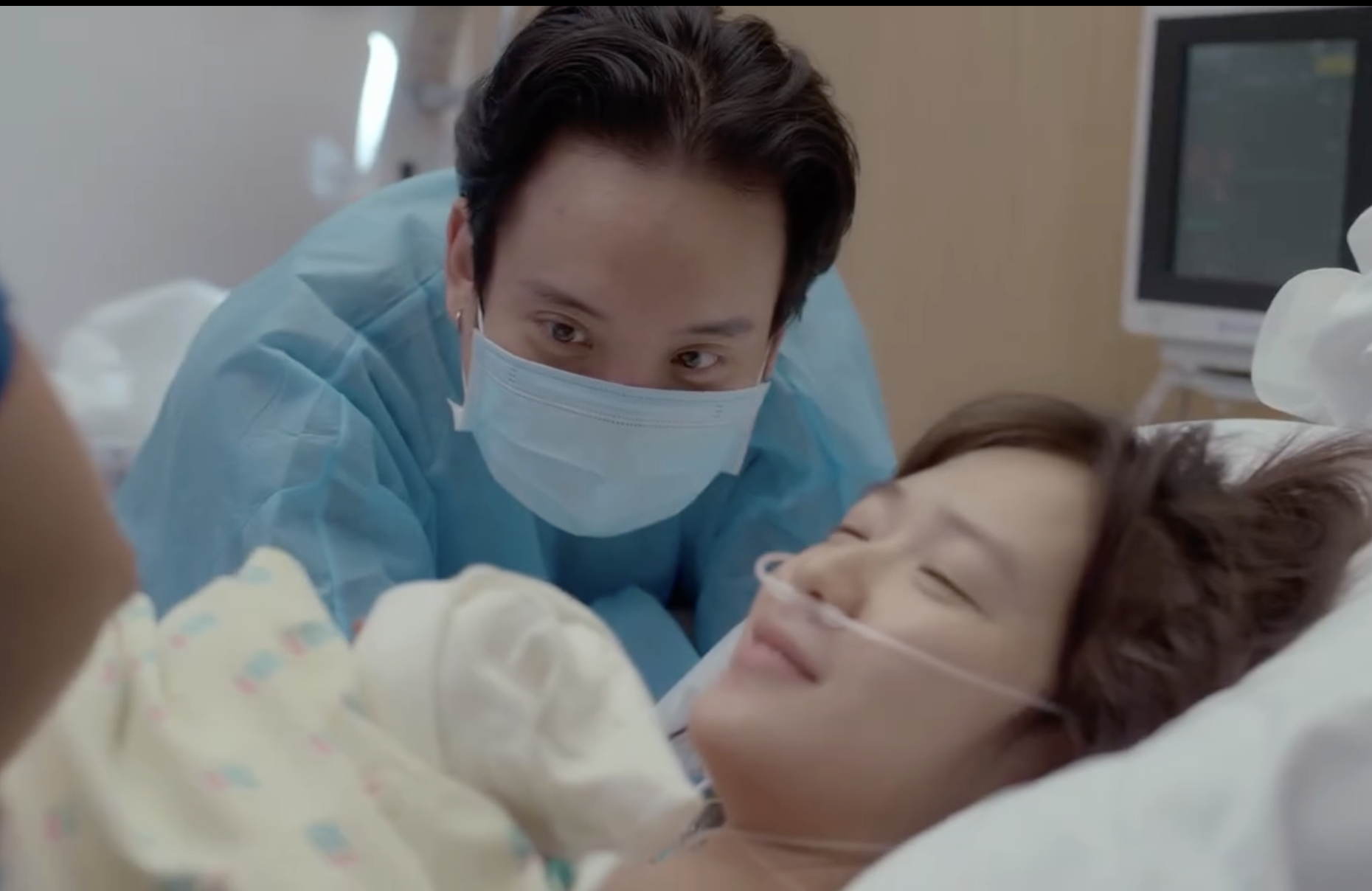 Cả hai vỡ oà khi chào đón nhóc tỳ chào đời 