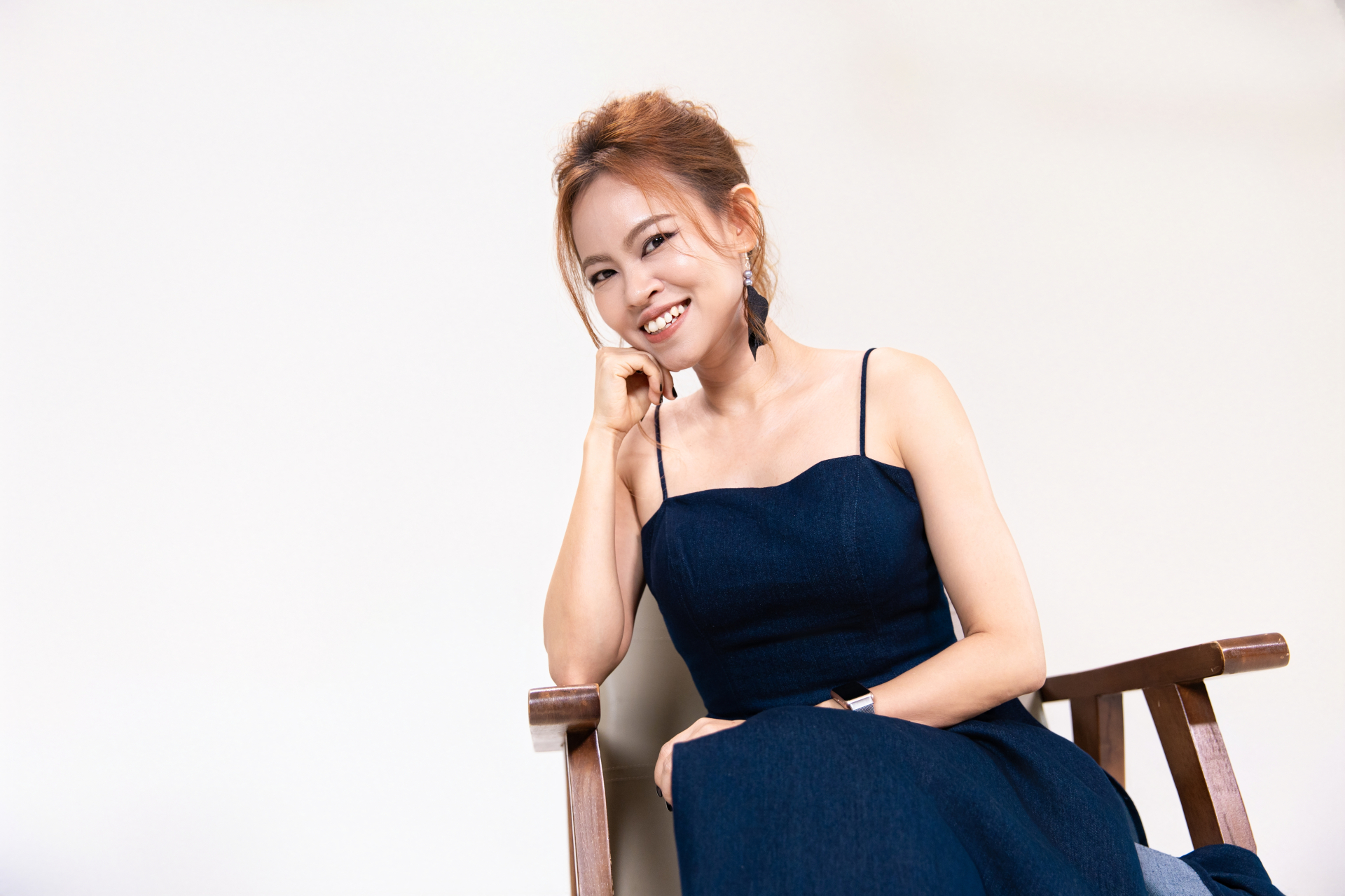 VIDEO: Chị gái hơn 30 tuổi, đi thuê căn hộ ở tầng 25, nấu cơm nhà và những điều “ngộ ra” về tiền