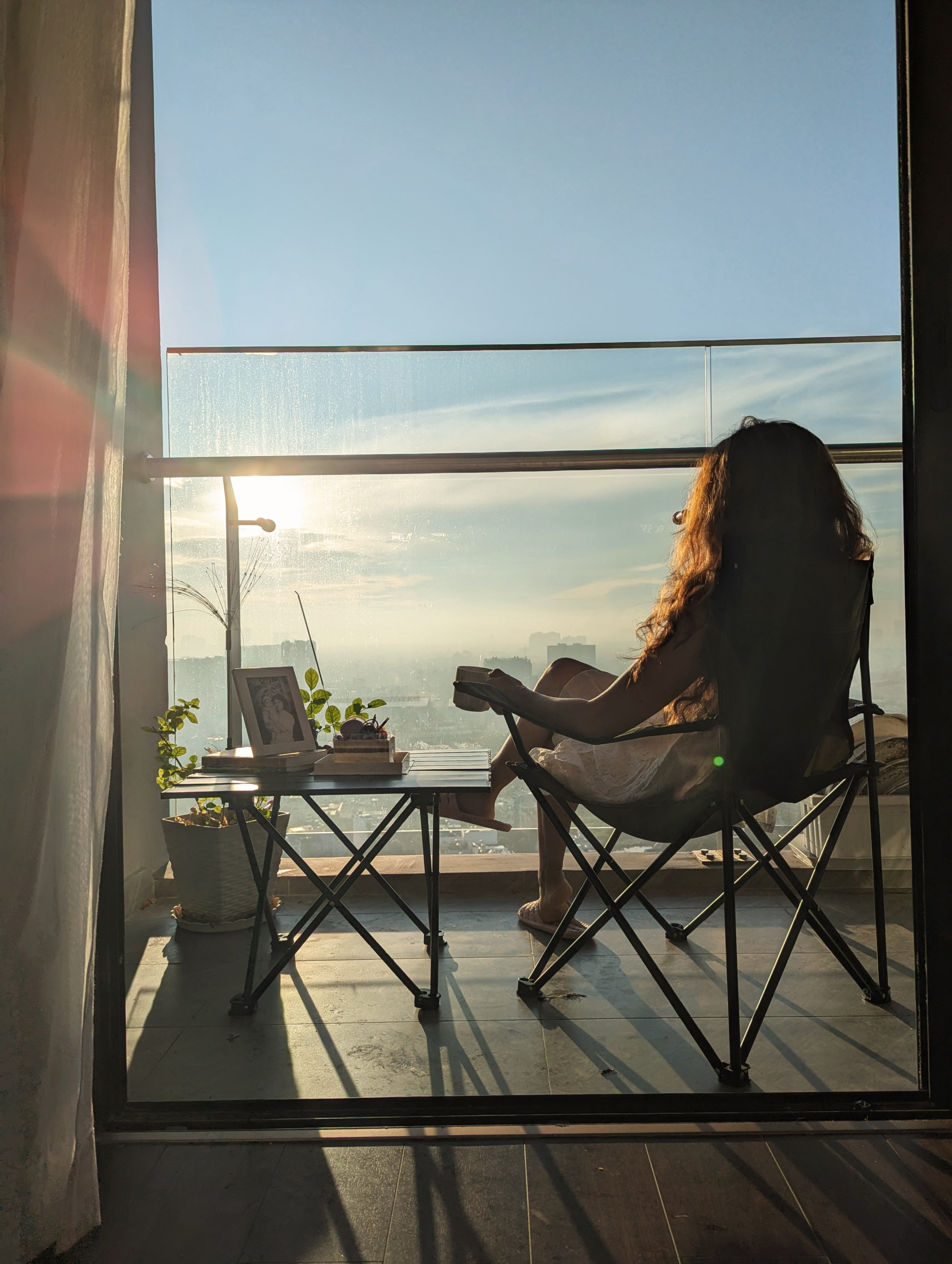 VIDEO: Chị gái hơn 30 tuổi, đi thuê căn hộ ở tầng 25, nấu cơm nhà và những điều “ngộ ra” về tiền