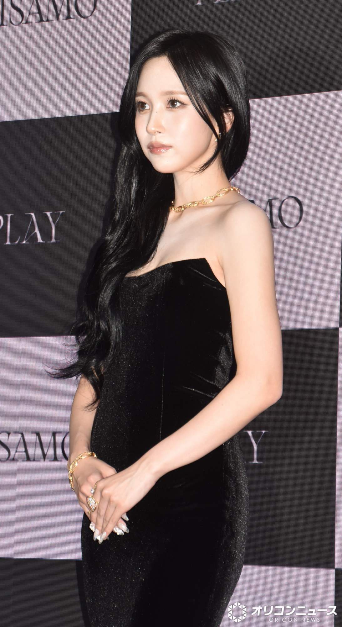 Nhan sắc sang trọng của Mina (ảnh: Oricon)