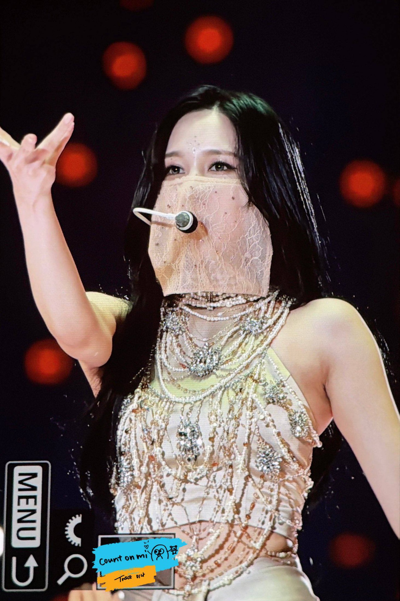 Tạo hình che nửa mặt gây sốt của Mina gần đây (ảnh: X)