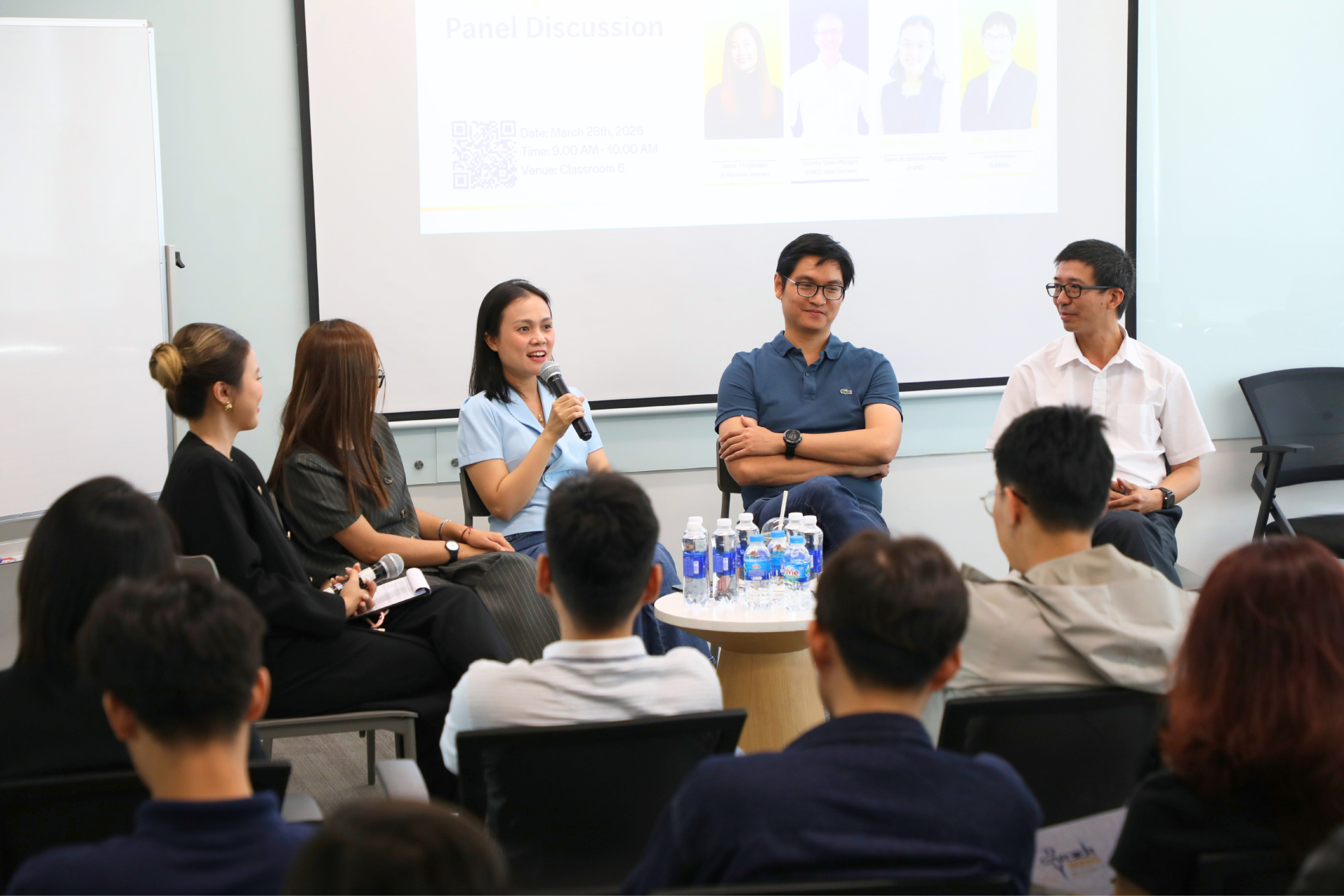 Bà Châu Tâm cùng đại diện các doanh nghiệp chia sẻ tại sự kiện.