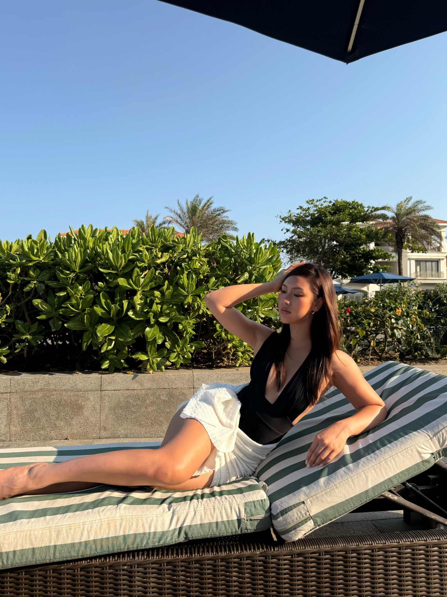 Ney (Phi Yến Phạm) phơi nắng nhưng vẫn kín đáo và vẫn xinh!