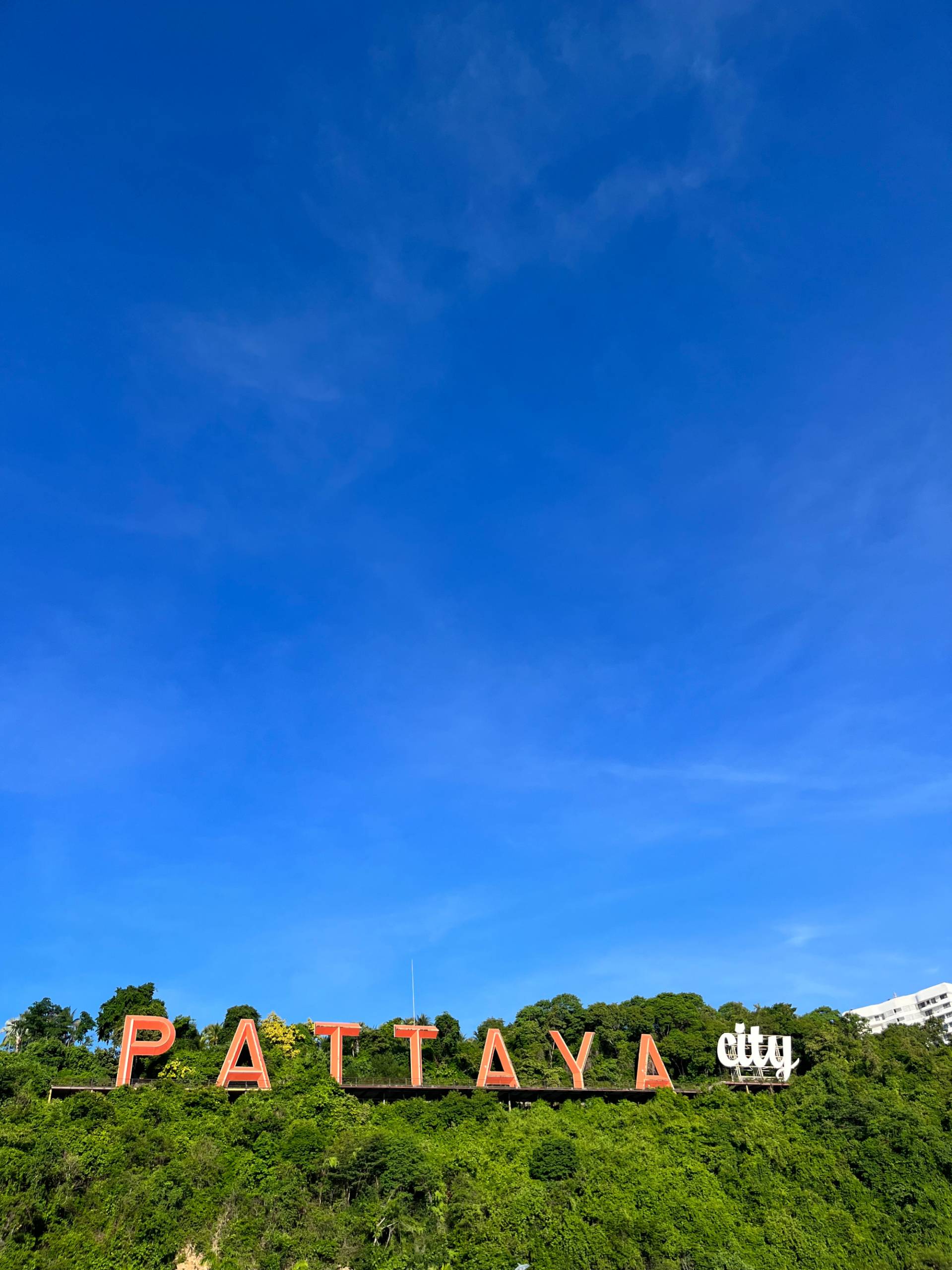 Chi 6 triệu sắm giày leo núi, quần áo đúng dresscode du lịch hè cùng công ty: 