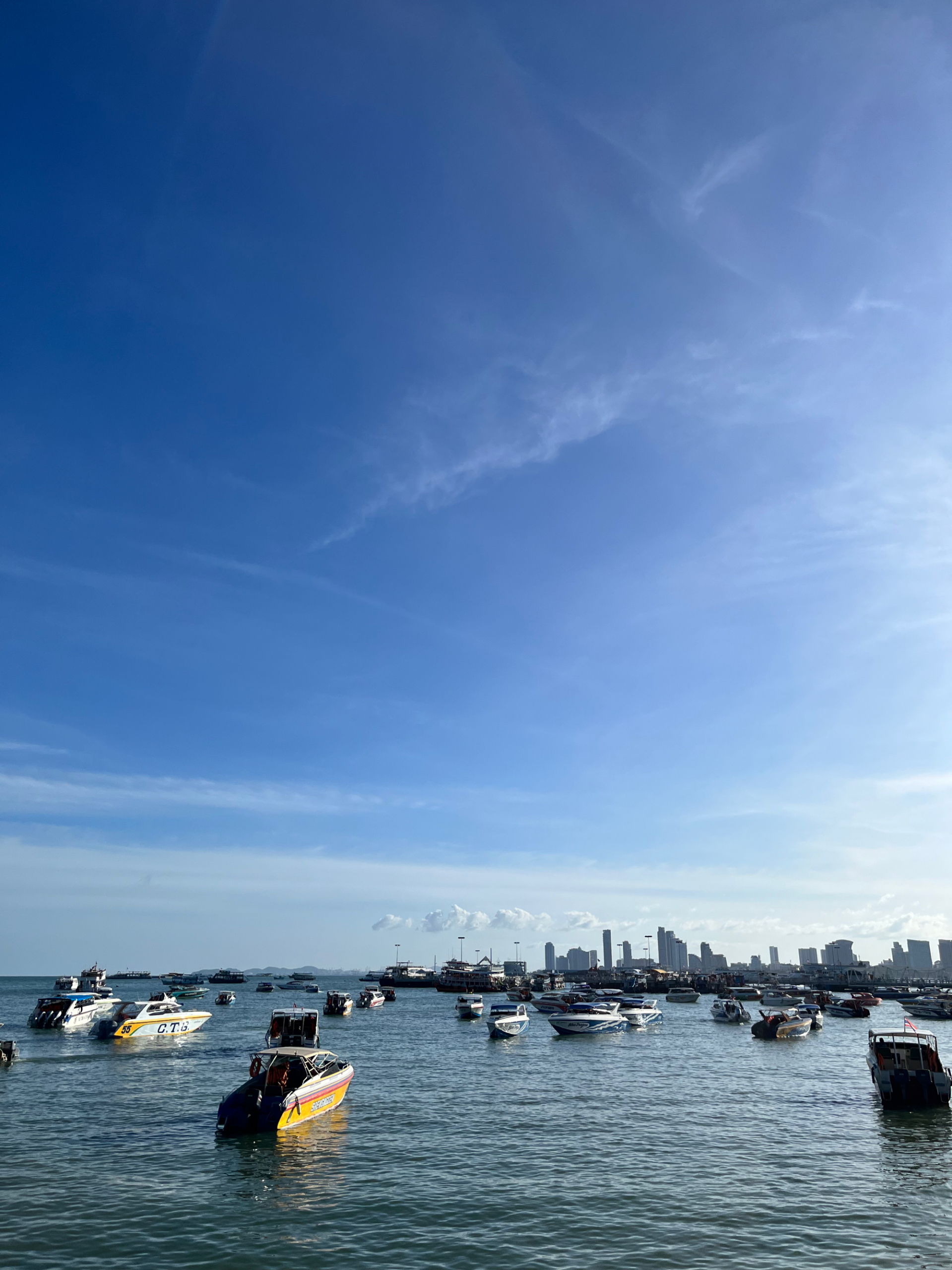 Chi 6 triệu sắm giày leo núi, quần áo đúng dresscode du lịch hè cùng công ty: 