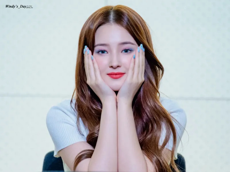 Năm 2023, các thành viên MOMOLAND đồng loạt hết hợp đồng với công ty cũ, dẫn đến kết cục tan rã. Từ đây, Nancy gần như “mất tích” trên truyền thông đại chúng Hàn Quốc (ảnh: X)