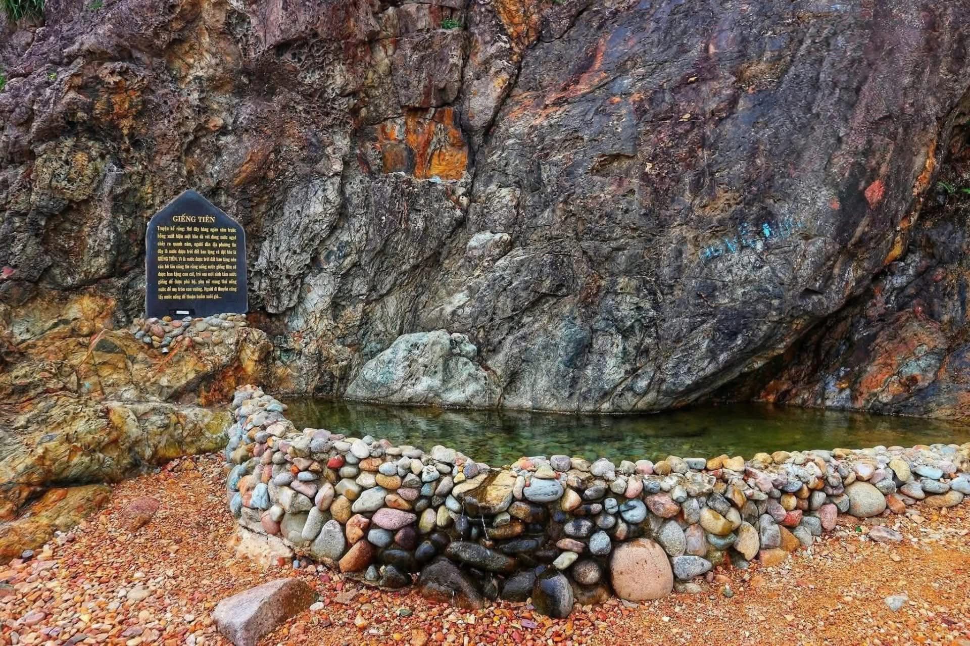 Giếng Tiên ở Eo Gió: Mạch nước ngọt nghìn năm không cạn, điểm tựa linh thiêng của vô số ngư dân