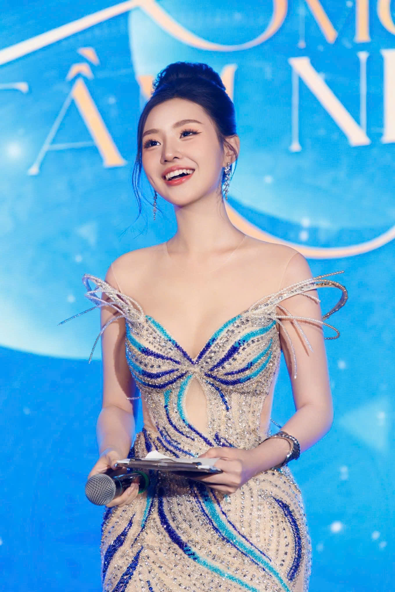 Ngay từ khi tham gia Miss World Vietnam 2025, cô đã được xem là ứng viên sáng giá cho vương miện Hoa hậu. Ảnh: FBNV