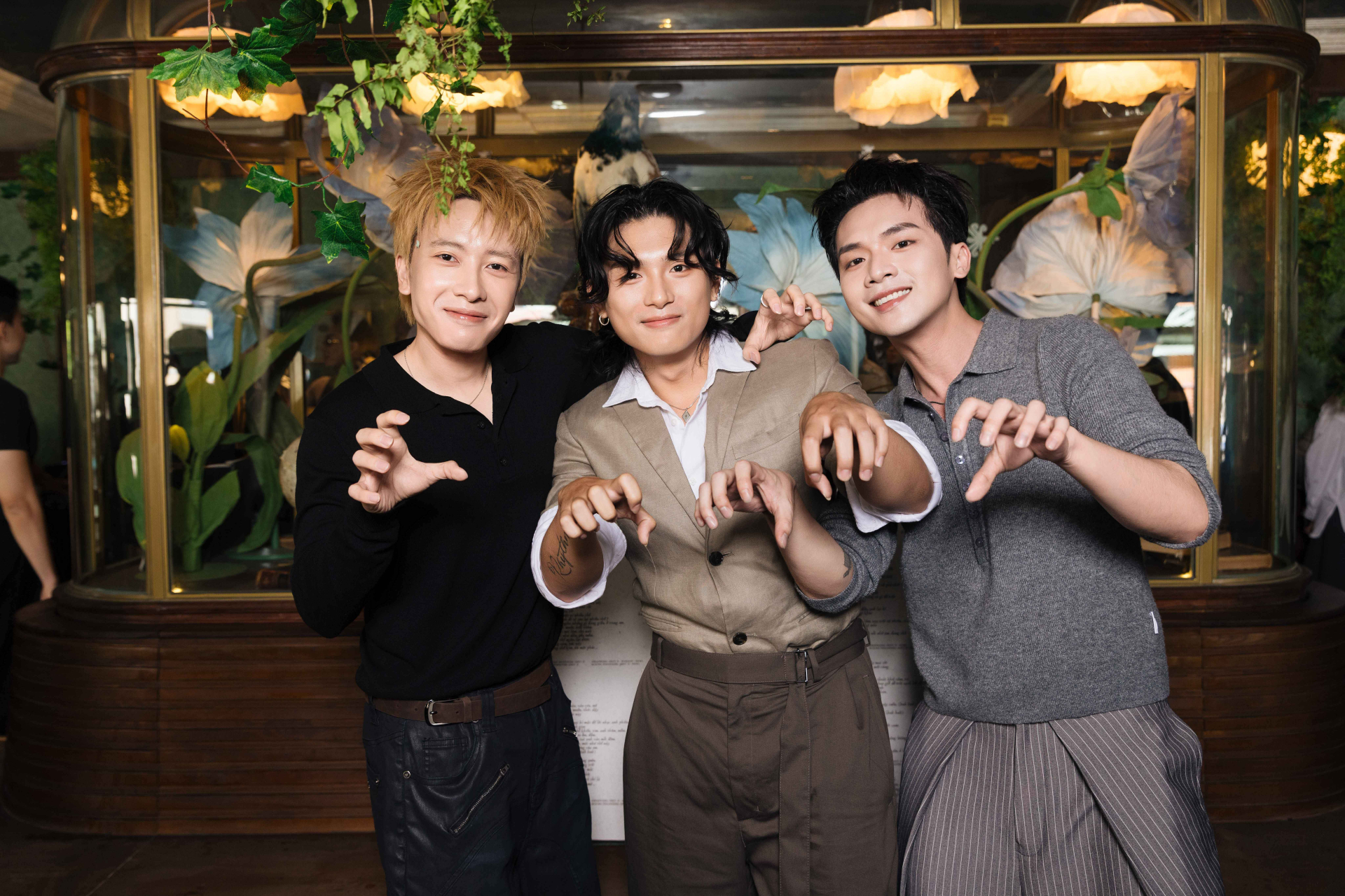 GREY D và 2 người anh nhóm MONSTAR: Vương Bình - NICKY