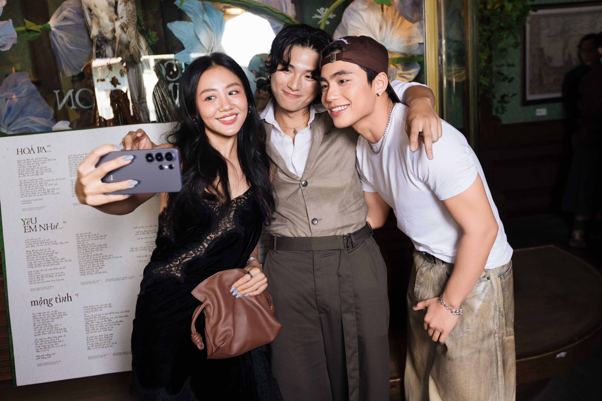 Văn Mai Hương và MONO