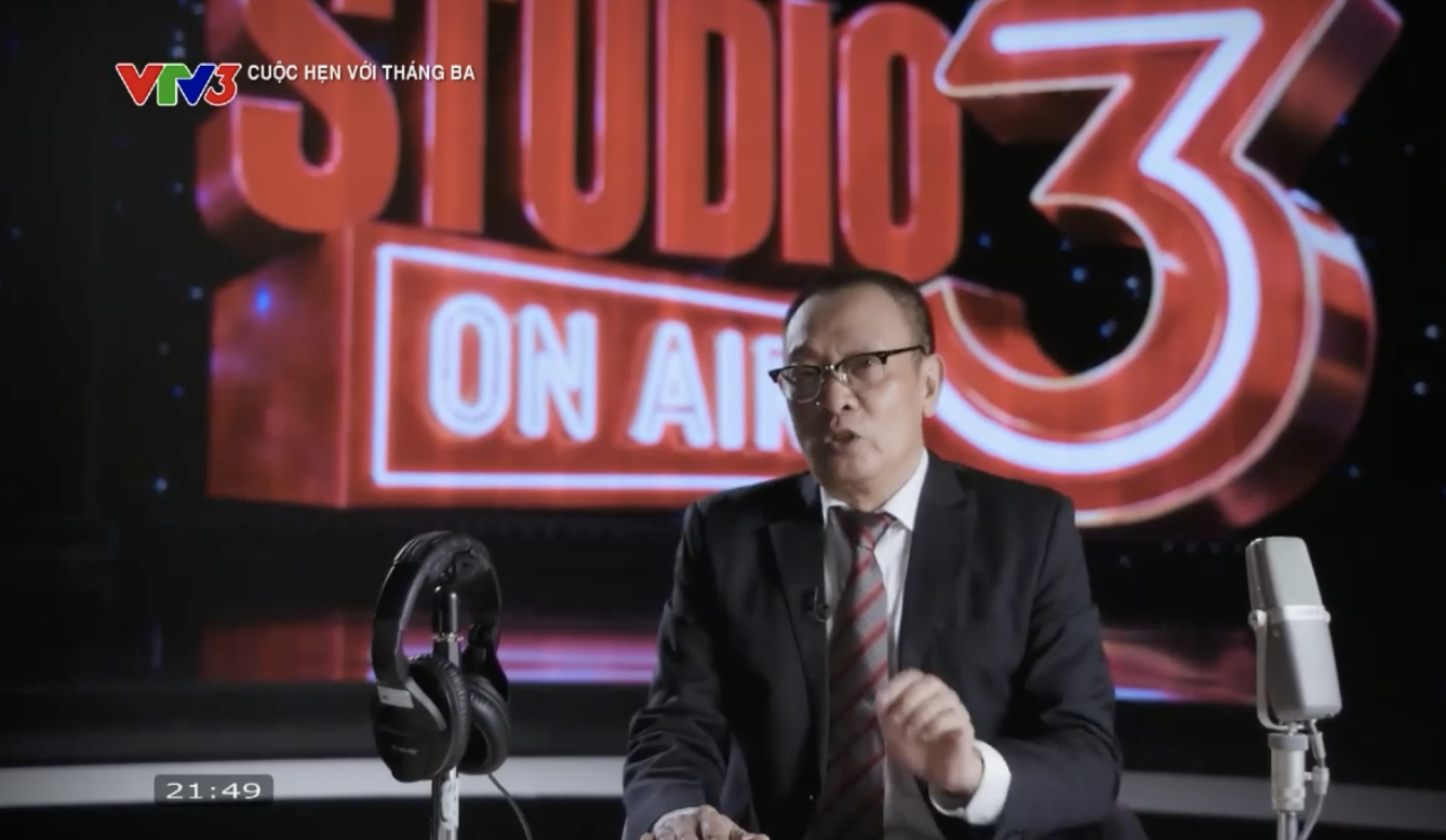 Hình ảnh nhà báo Lại Văn Sâm cách đây 30 năm và hiện tại