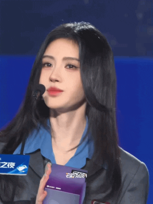 Khí chất thần tượng nổi bật của Cúc Tịnh Y