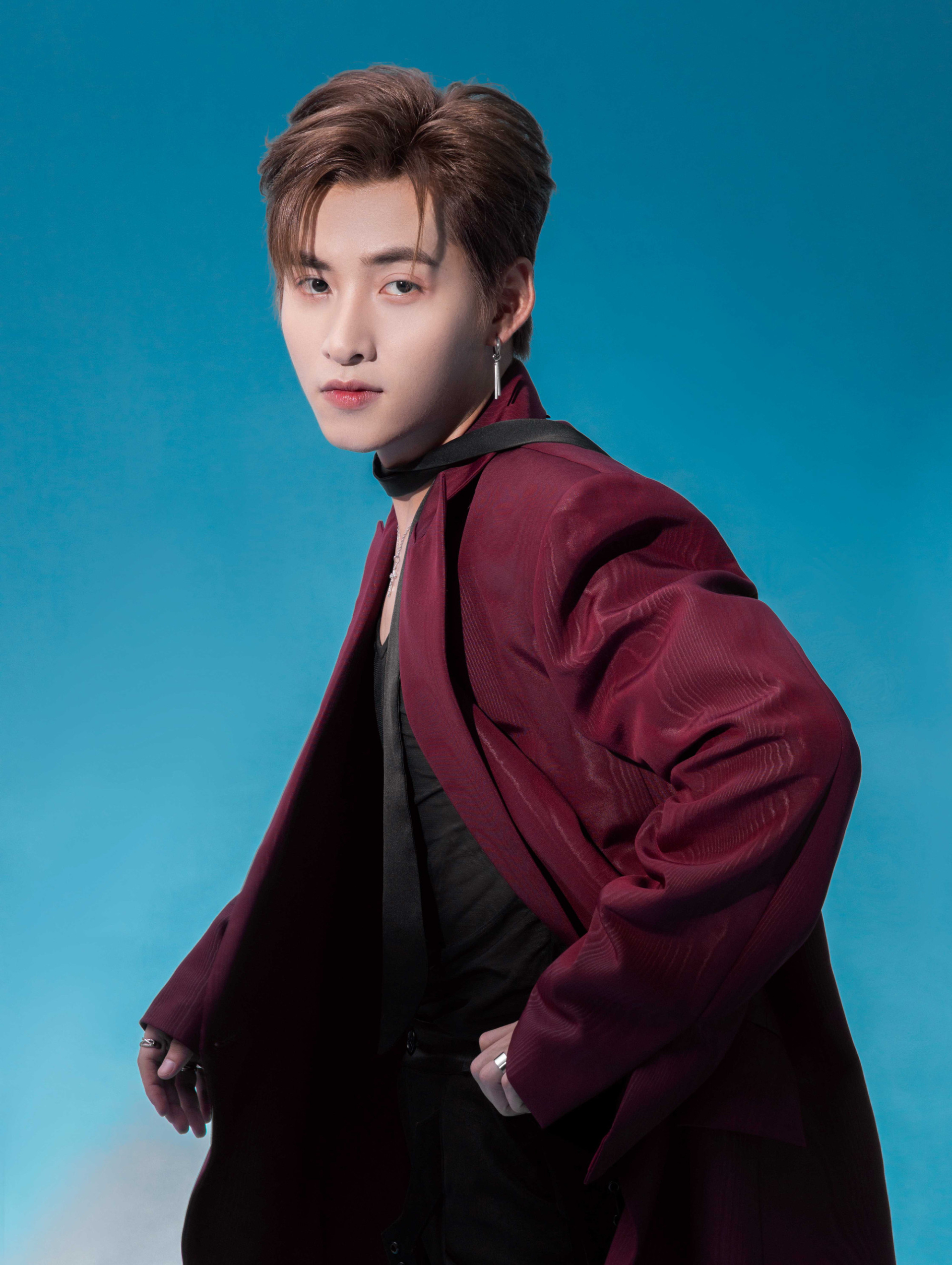 Hùng Huỳnh có gì ngoài “Đẹp mã”?