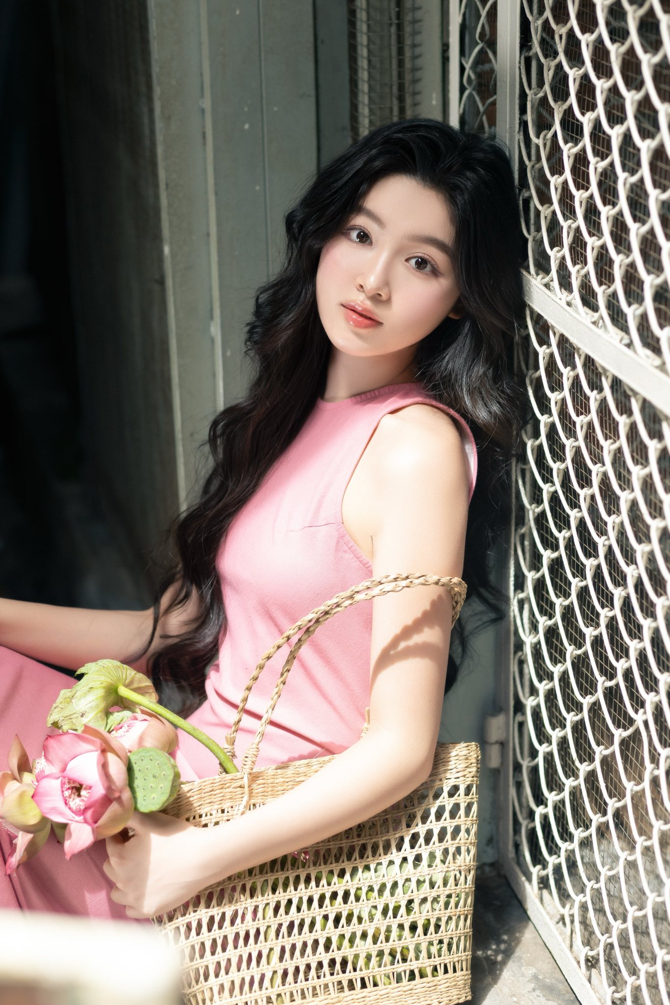 Lọ Lem sở hữu nhan sắc rạng rỡ và thành tích học vấn đáng nể