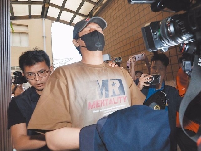 Cảnh sát Đài Loan (Trung Quốc) triệt phá đường dây tổ chức, bày mánh khóe cho nghệ sĩ nam trốn nghĩa vụ quân sự. Ảnh: China Times