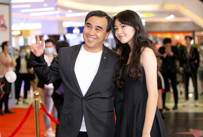 MC Quyền Linh chia sẻ rằng không cấm con cái yêu đương, mong các con tự quyết định điều đó khi đã đủ tuổi, đủ trưởng thành và tự lo được cho bản thân 