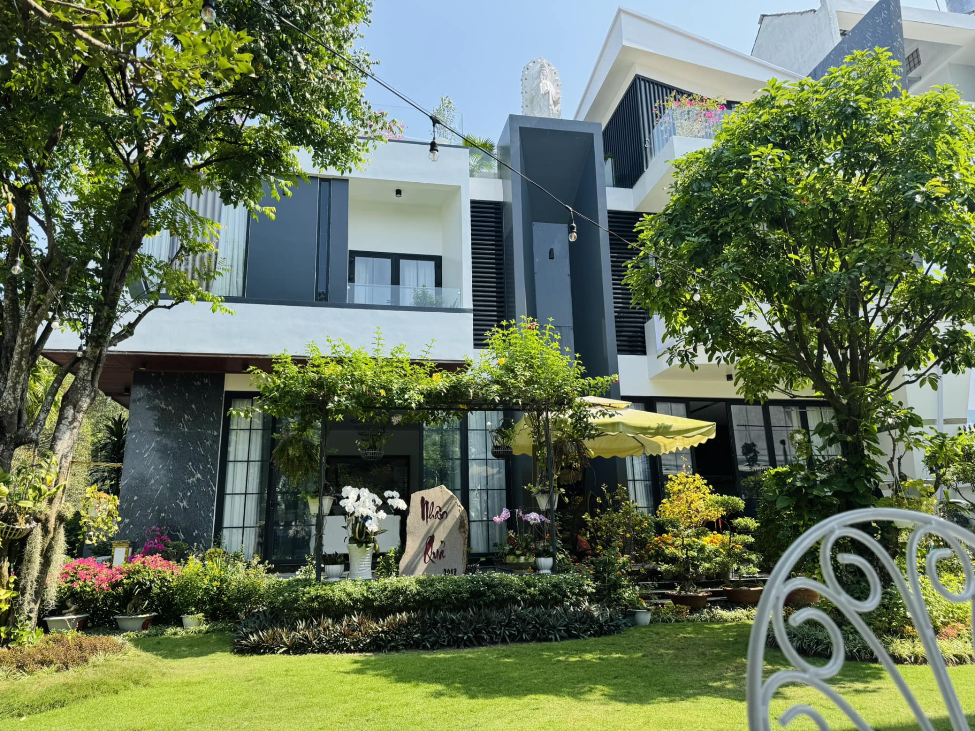 Căn nhà bề thế của Quốc Trường và gia đình