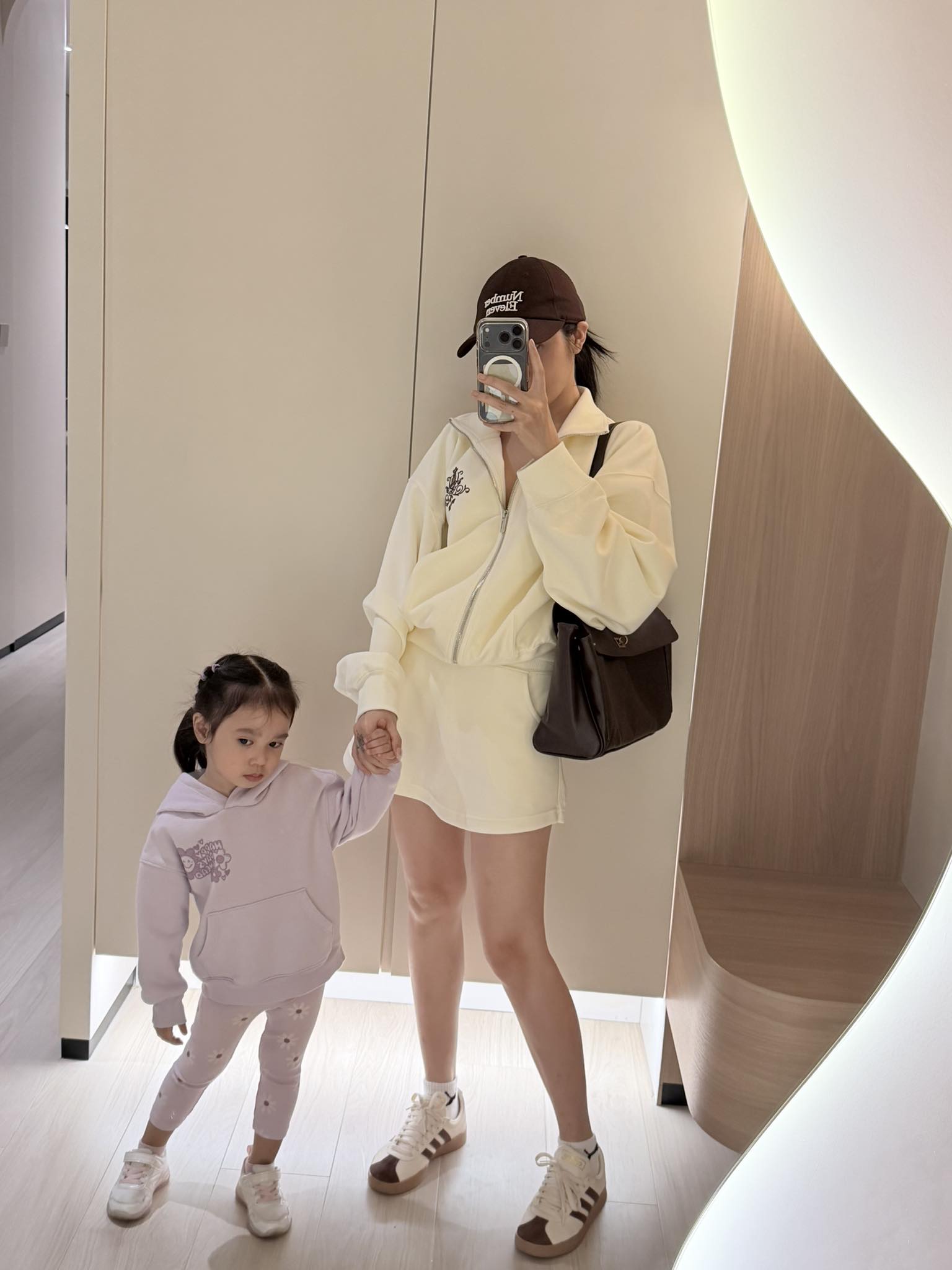 Sau tất cả, nữ ca sĩ chỉ mong con gái có cuộc sống nhẹ nhàng, hạnh phúc dù con không có một gia đình trọn vẹn 