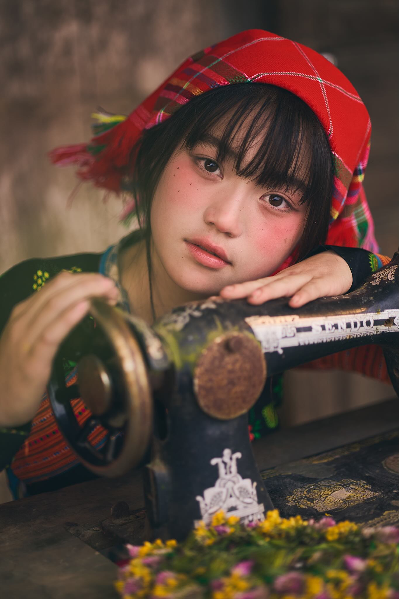 Chân dung bé gái người Mông có vẻ đẹp trong veo, lâu lắm rồi mới có một bộ ảnh khuấy đảo đến thế!