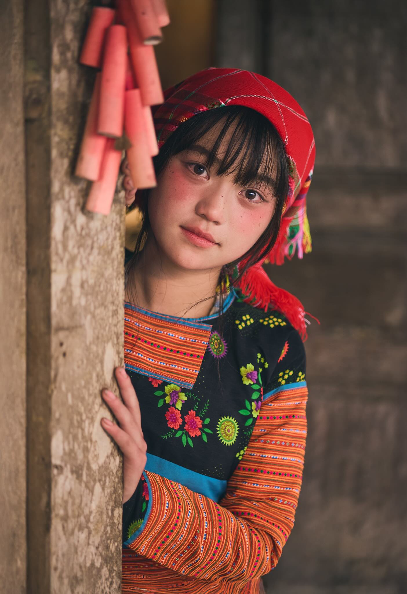 Chân dung bé gái người Mông có vẻ đẹp trong veo, lâu lắm rồi mới có một bộ ảnh khuấy đảo đến thế!