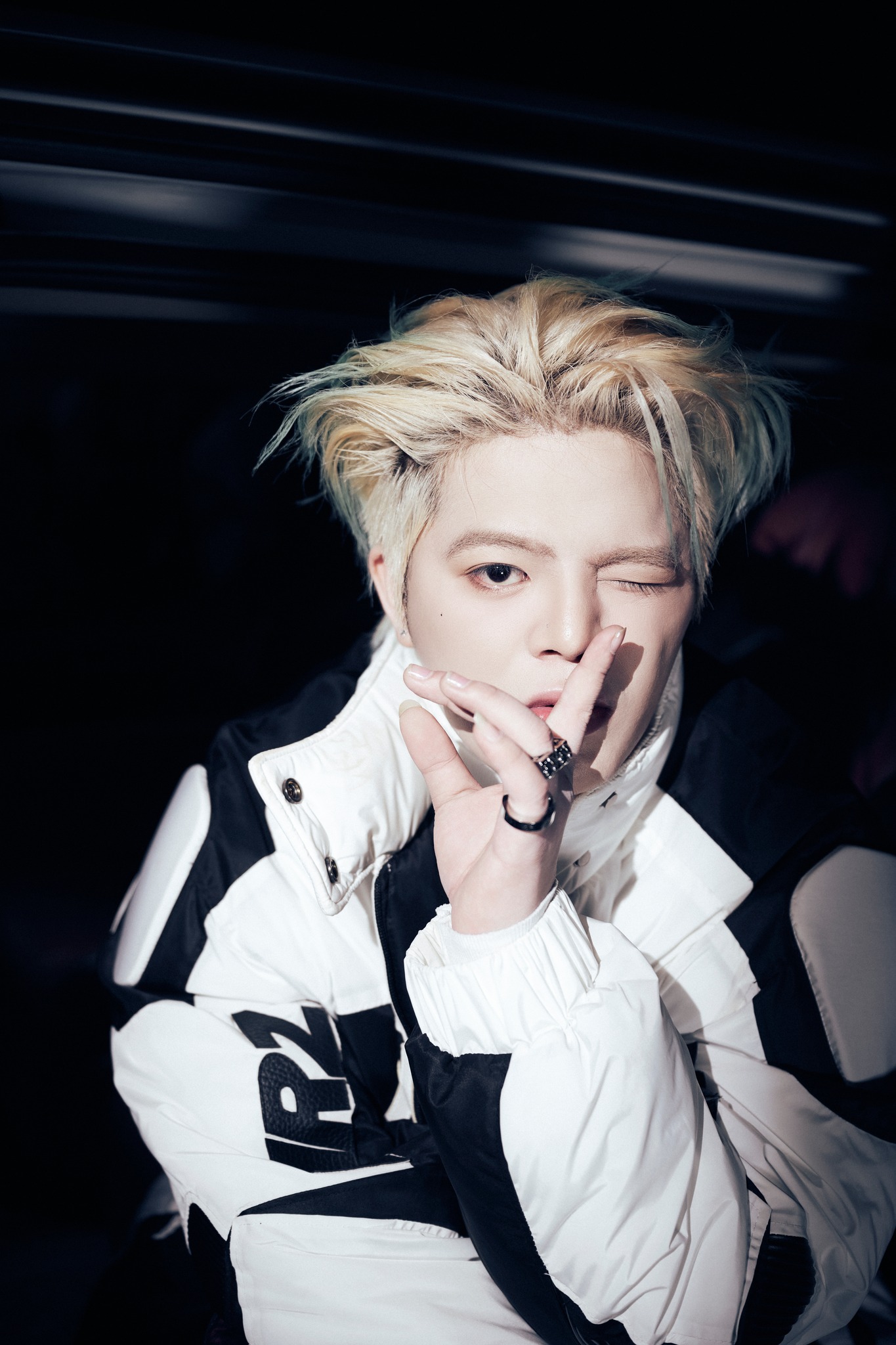 Chỉ trong vòng hai năm, nam ca sĩ lần lượt thực hiện nhiều cột mốc quan trọng như tổ chức minishow, phát hành album đầu tay và tiến tới concert cá nhân