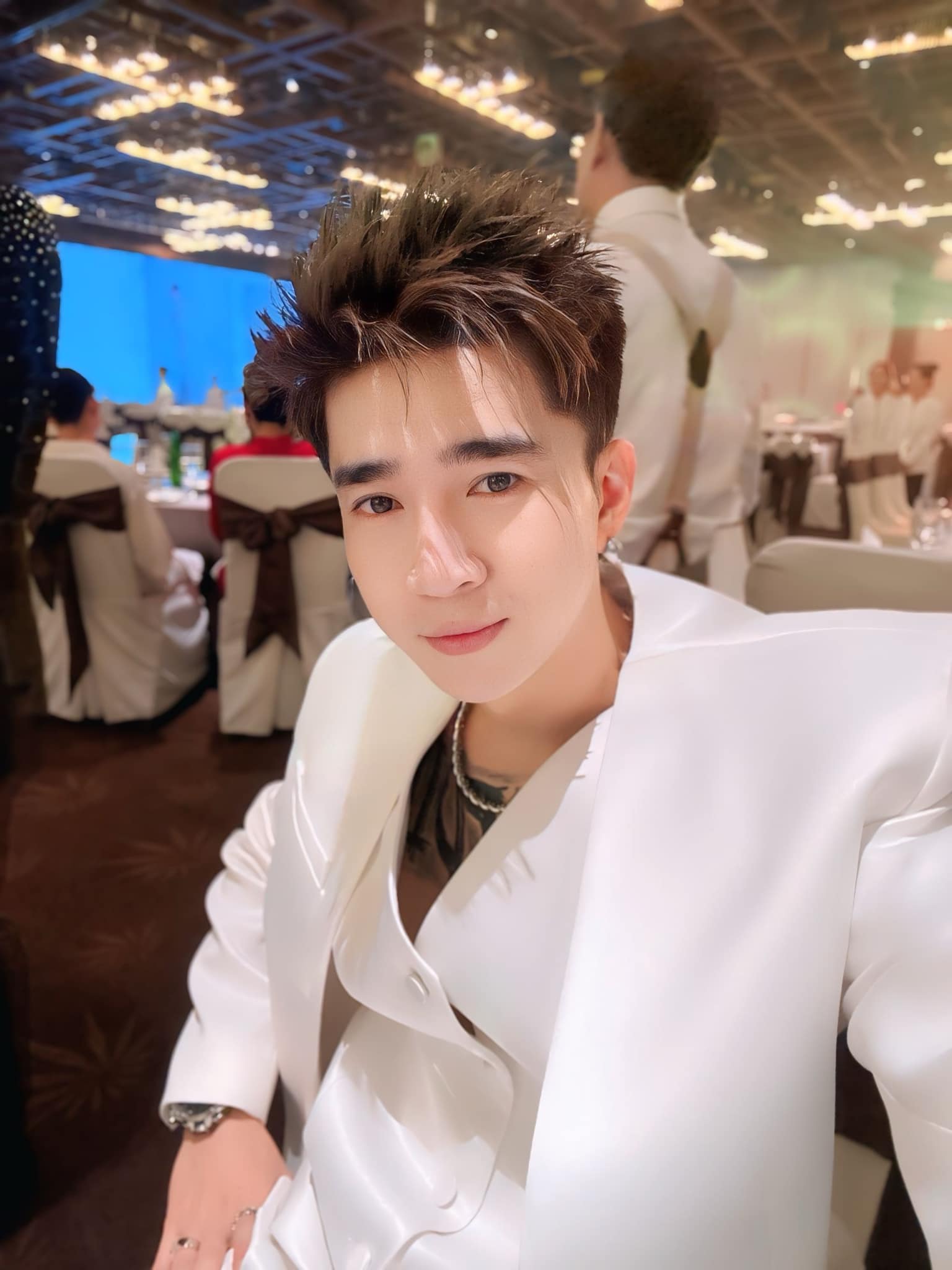 Fanpage 2,4 triệu người theo dõi của Chi Dân bất ngờ đăng bài viết mới sau 2 ngày nam ca sĩ bị truy tố