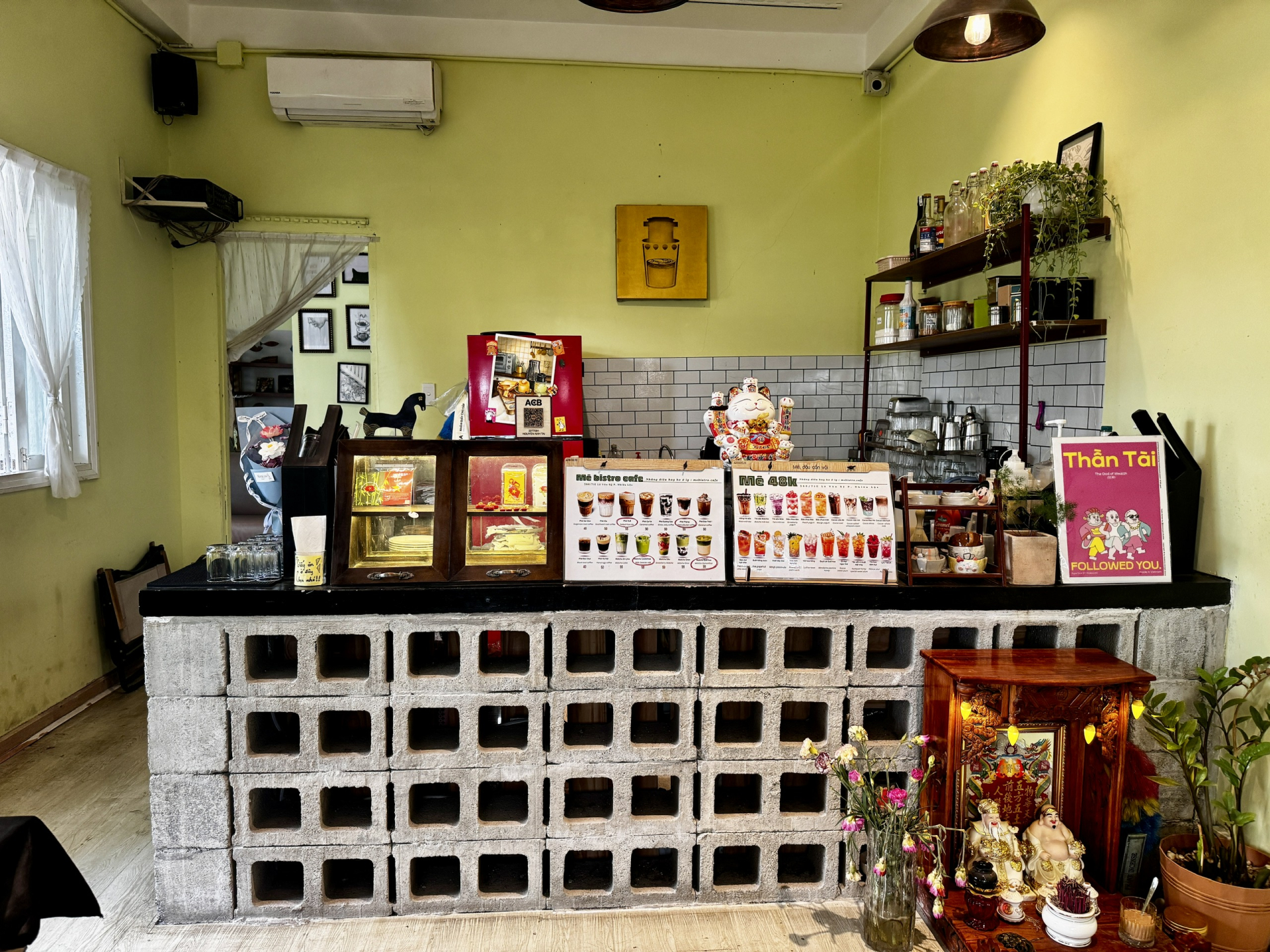 CLIP Đến quán cà phê 