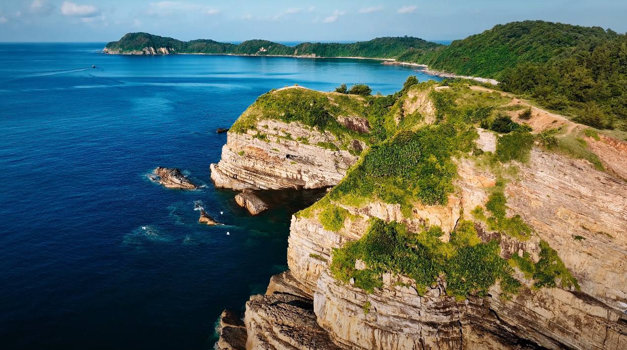 Thu về 57 ngàn tỷ đồng, tỉnh được ví như “bản đồ Việt Nam thu nhỏ” đón lượng khách bùng nổ chưa từng có